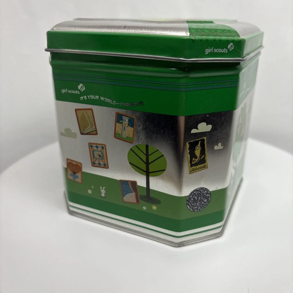 Girl Scouts‎ Collectible BANK Tin USA Trophy Nut 2012 Daisy Brownie Cadette